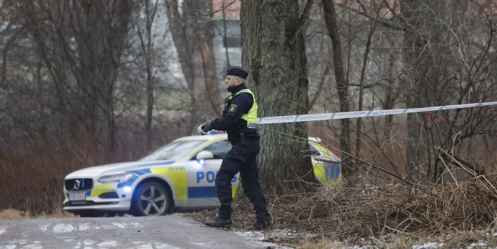 Fem meldes skudt efter skoleskyderi i Sverige: “Faren er ikke drevet over”