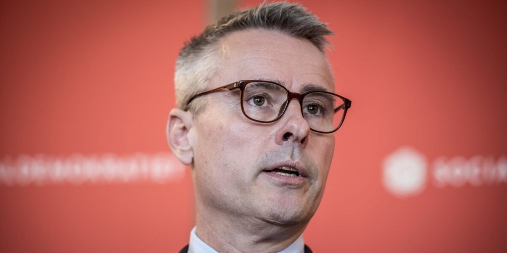 Nu sætter Henrik Sass Larsen ord på den omtalte “sexdukke” en gang for alle