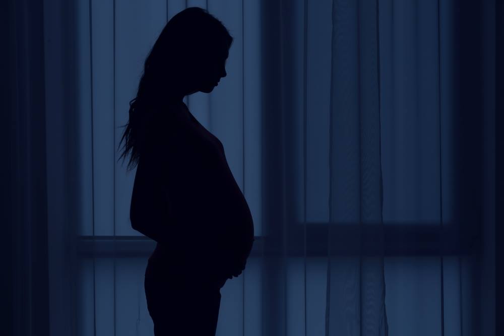 11-årig pige voldtaget af seks mænd: Nu har hun født en datter