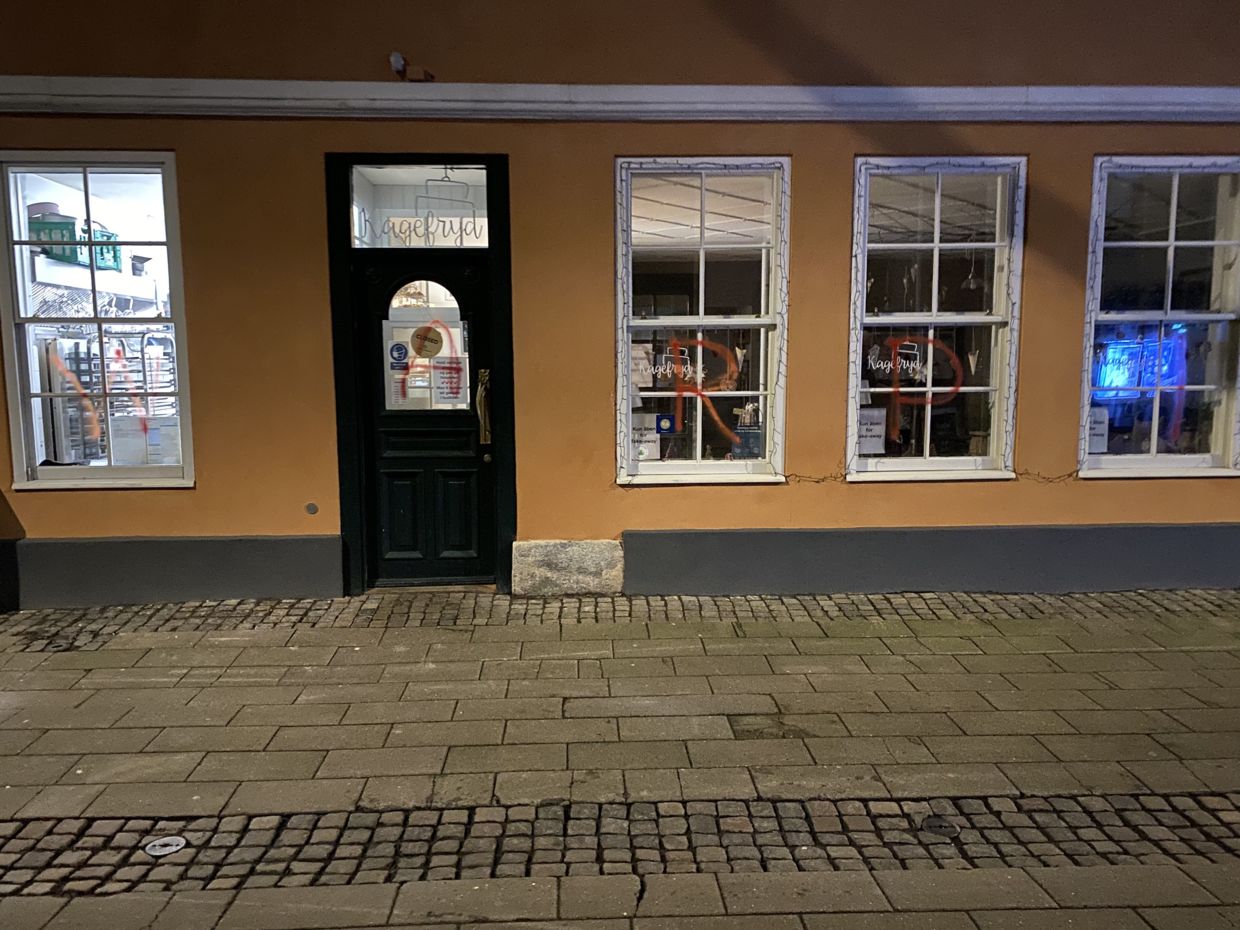 Tidligere Bagerdyst-deltager udsat for hærværk: ’Krigssvin’