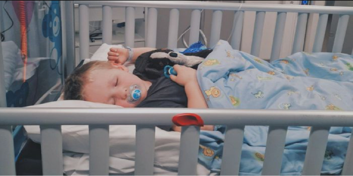 Forældre troede deres 3-årige ‘bare’ havde skoldkopper: Sandheden viste sig at være en anden