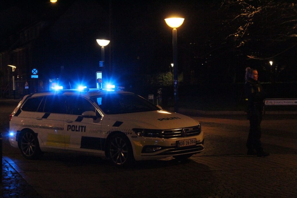 Uhyggelig episode udspillede sig for 17-årig pige natten til lørdag: Den ene af 2 gerningsmænd er fortsat på fri fod