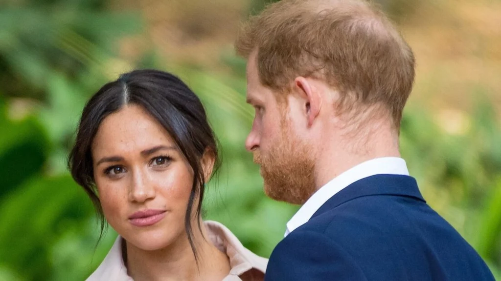 Nye hemmelige detaljer om Harry & Meghans telefonopkald med kong Charles lækket