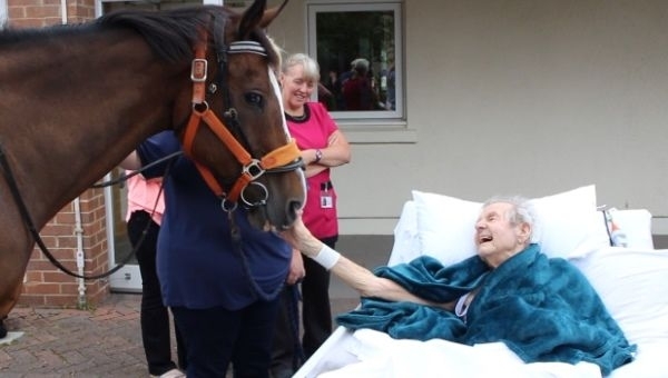 87-årige Patrick havde kun få dage tilbage at leve i: Her får han sit sidste ønske opfyldt