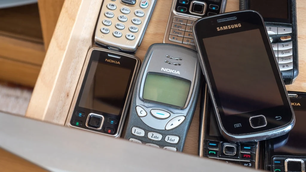 Tjek omgående om du har den liggende: Samlere vil betale 1,3 millioner kroner for denne gamle telefon