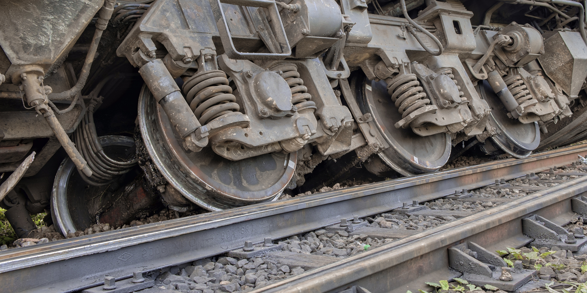 Tog kørt af sporet: Mindst tre døde