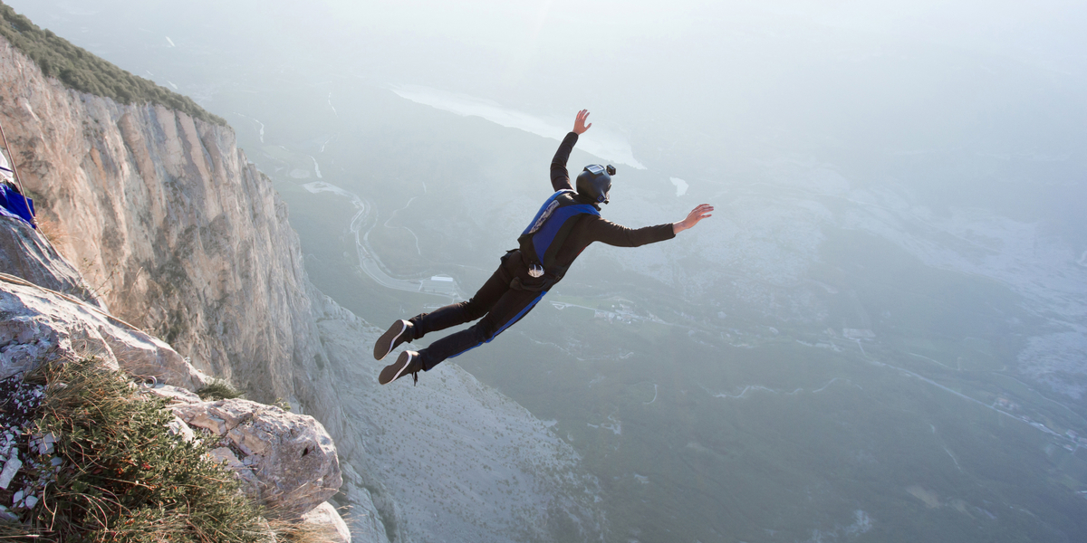 Hoppede ud fra 800 meter høj klippe: Så skete det, der bare ikke måtte ske