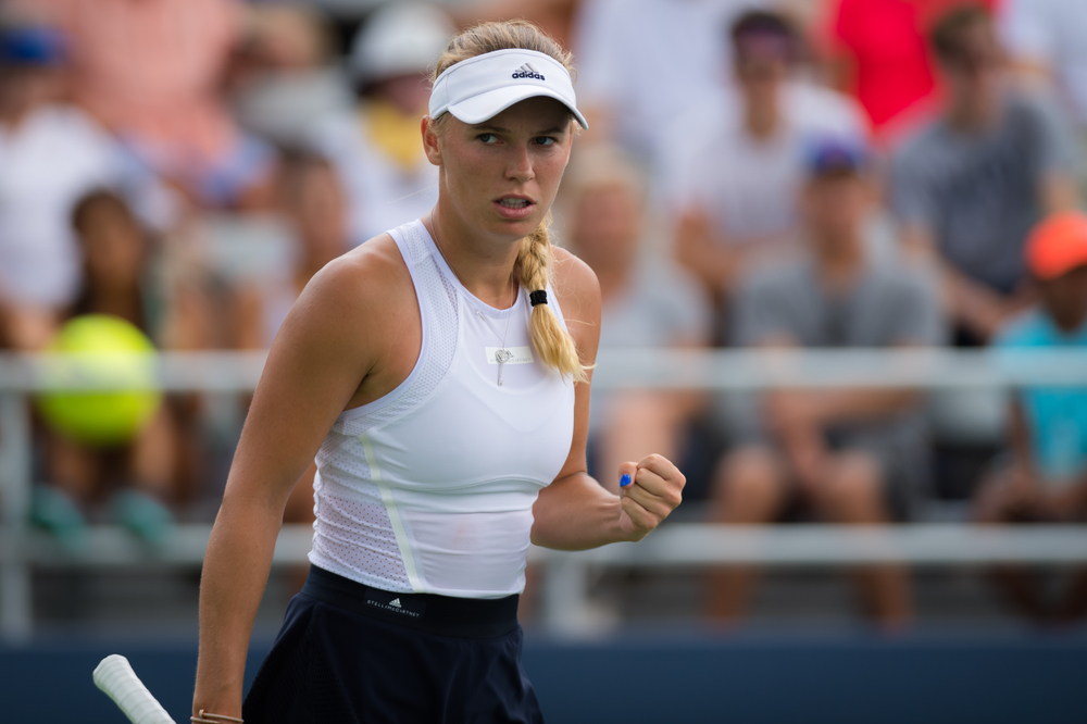 Nu viser Caroline Wozniacki sin gravide mave frem