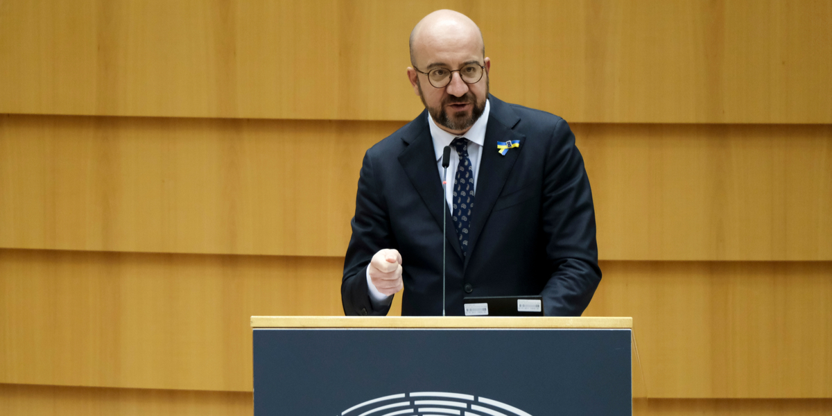 EU overvejer at støtte militært