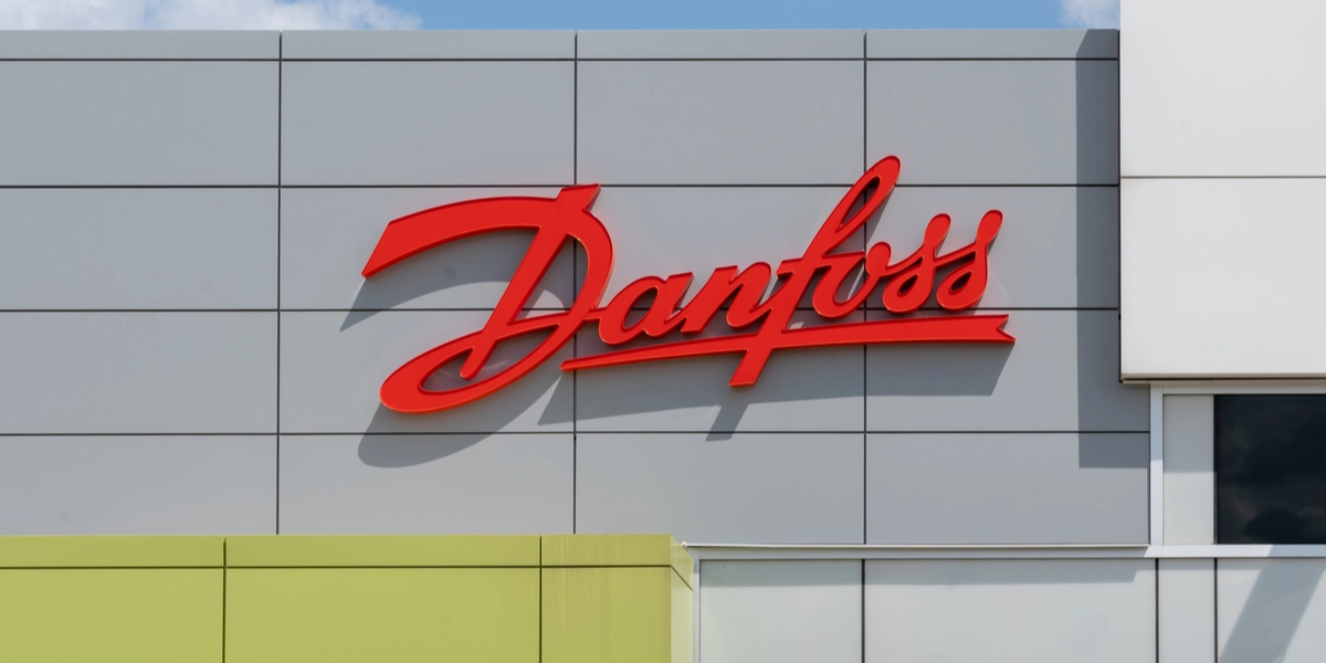 Danfoss’ logo fundet under motorhjelmen på russiske militærkøretøjer: “Har de tegnet en kontrakt med Rusland?”