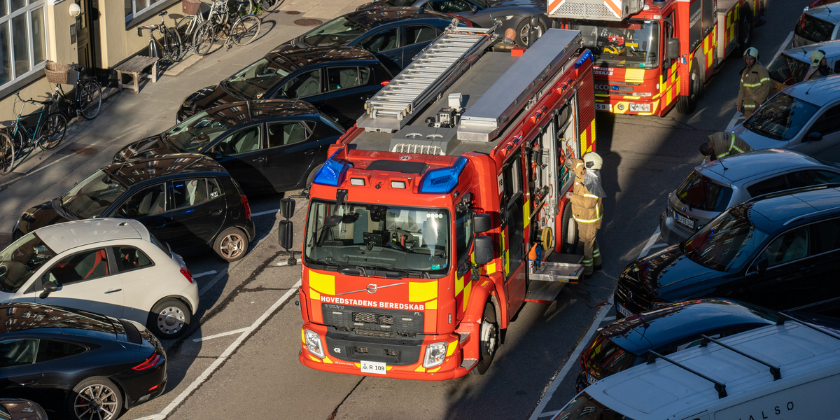 Ville ikke fjerne sig: Personbil påkørt af brandbil i Helsingør