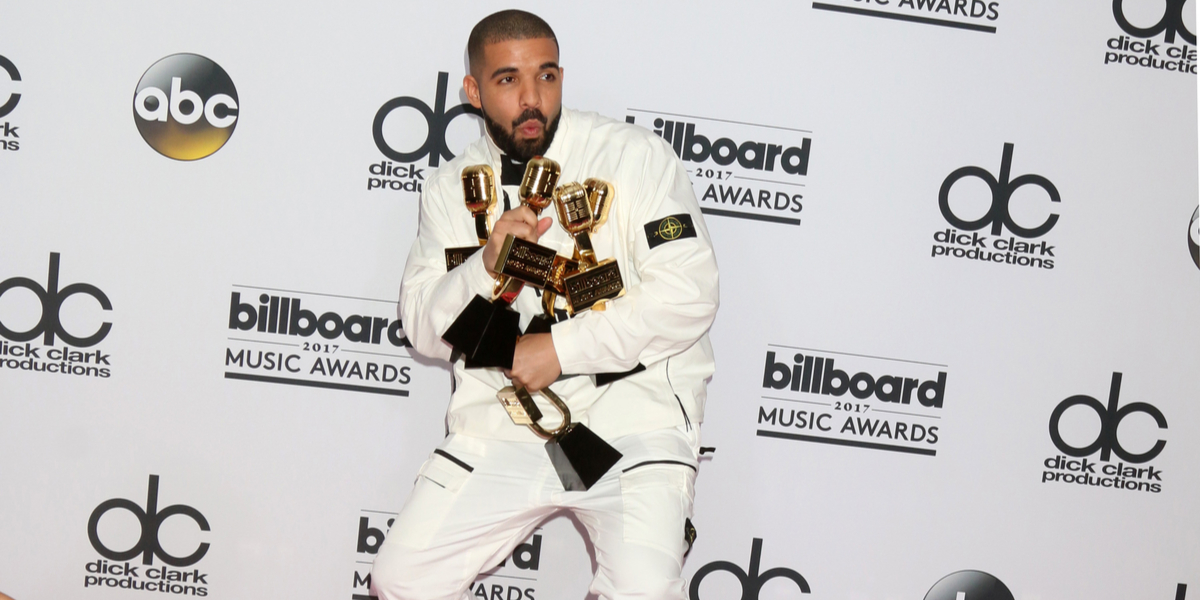 Drake raser over anholdelse i Sverige: “Jeg får jer fyret”