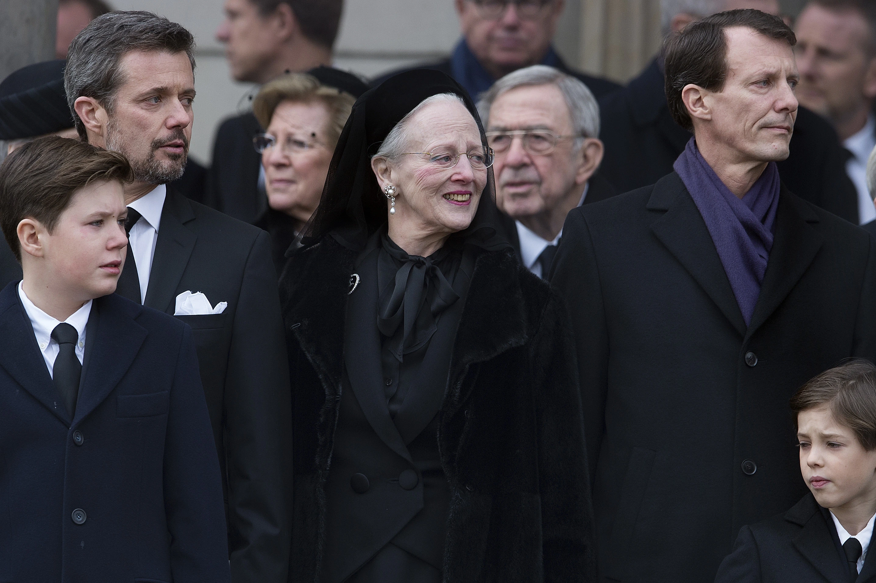 Dronning Margrethe skal alligevel ikke begraves alene