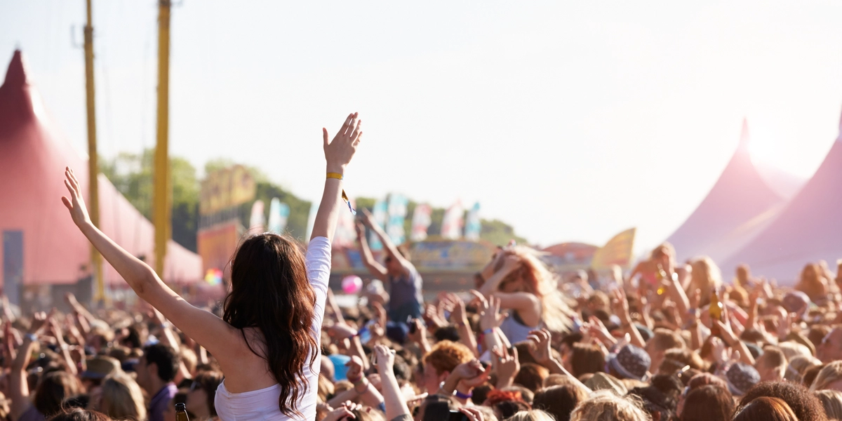 Sådan kan du tjene penge på at tage på festival i Danmark