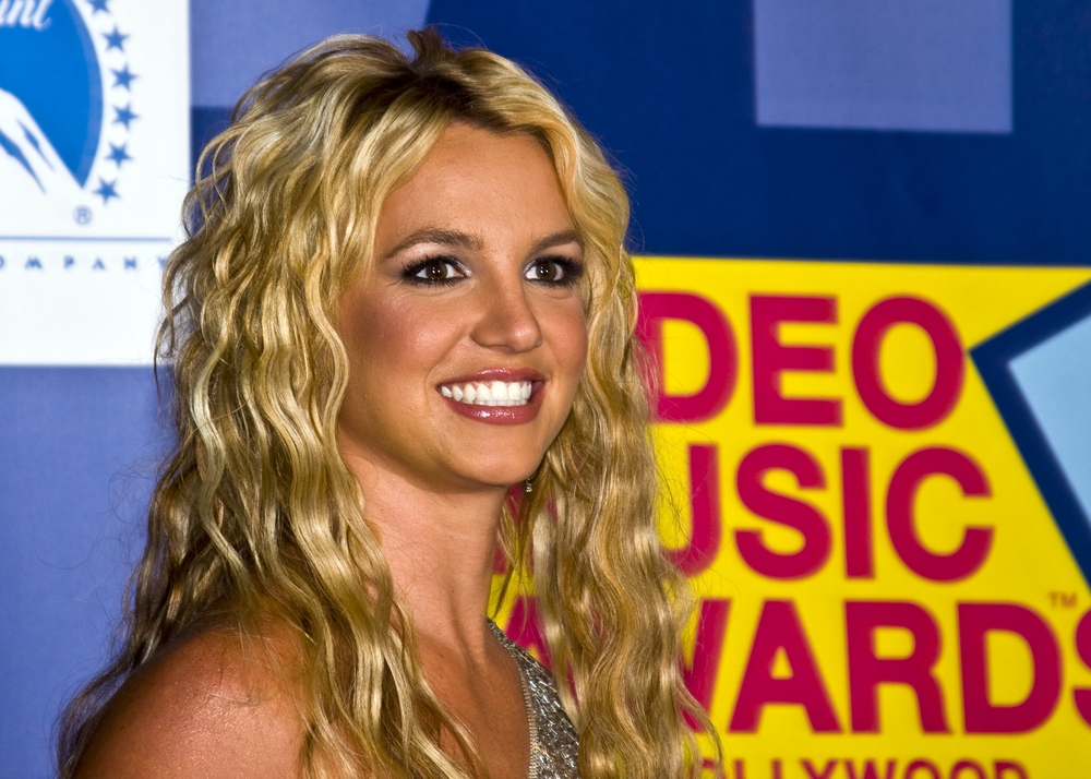 Britney smider BH’en: Se billedet her