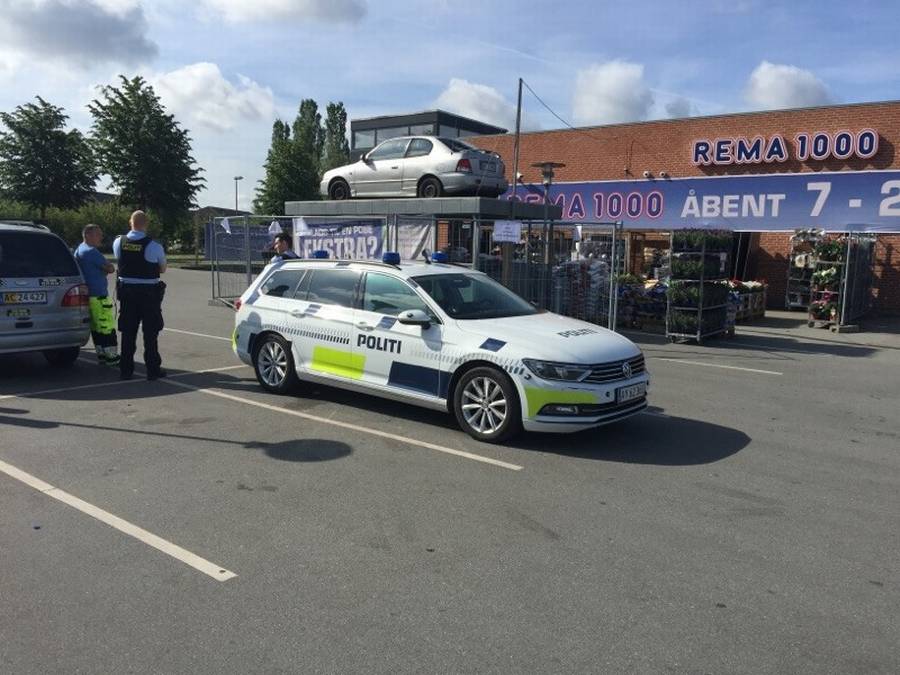 Kvinde røver Rema 1000 med en dunk salmiakspiritus