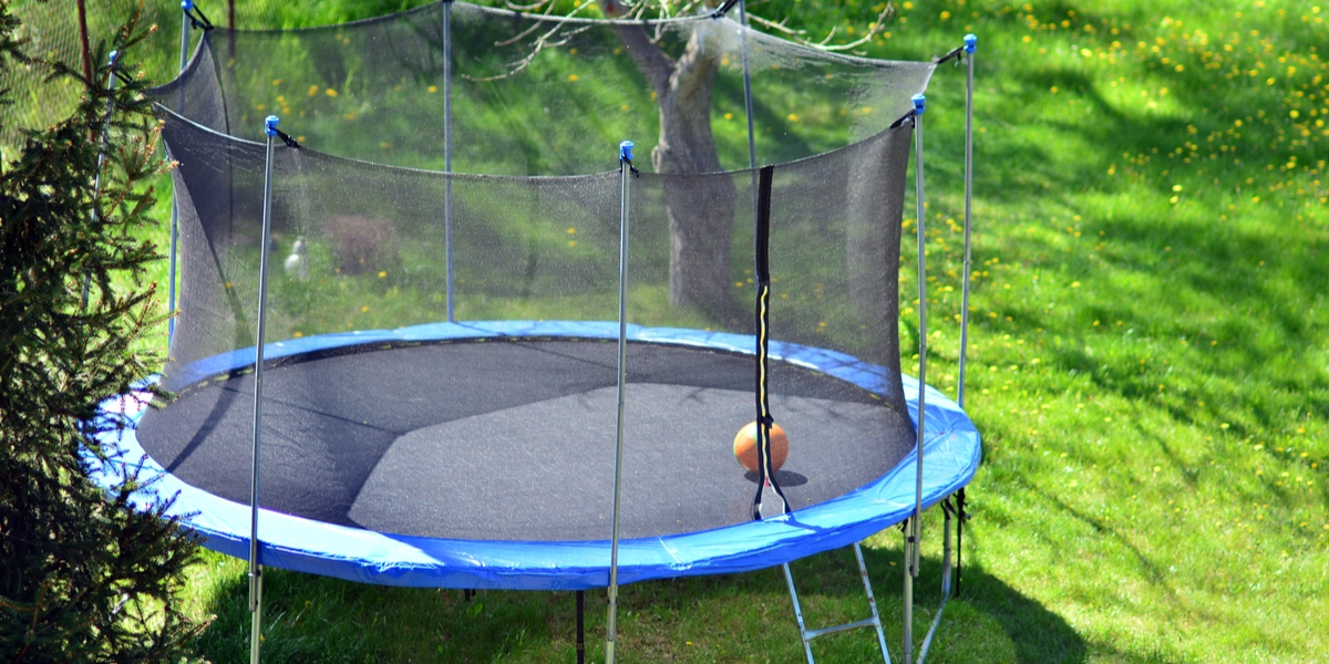 Styrelse advarer: Trampolinfjeder havde nær slået 12-årige Jamie ihjel