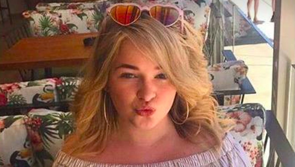 20-årige Jasmin har enorme bryster: Nu har hun brug for din hjælp til at justere babserne