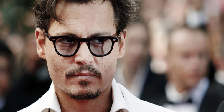 Johnny Depp vinder sag mod Amber Heard