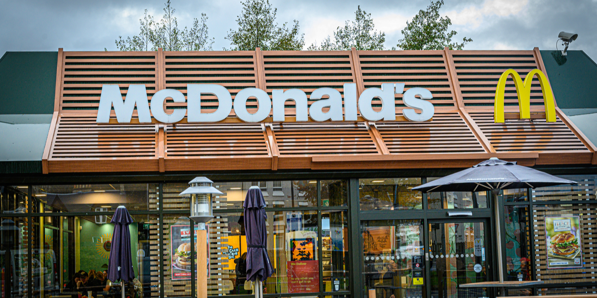 Ikke sket i 20 år: Nu sætter McDonald’s prisen op med 20 %