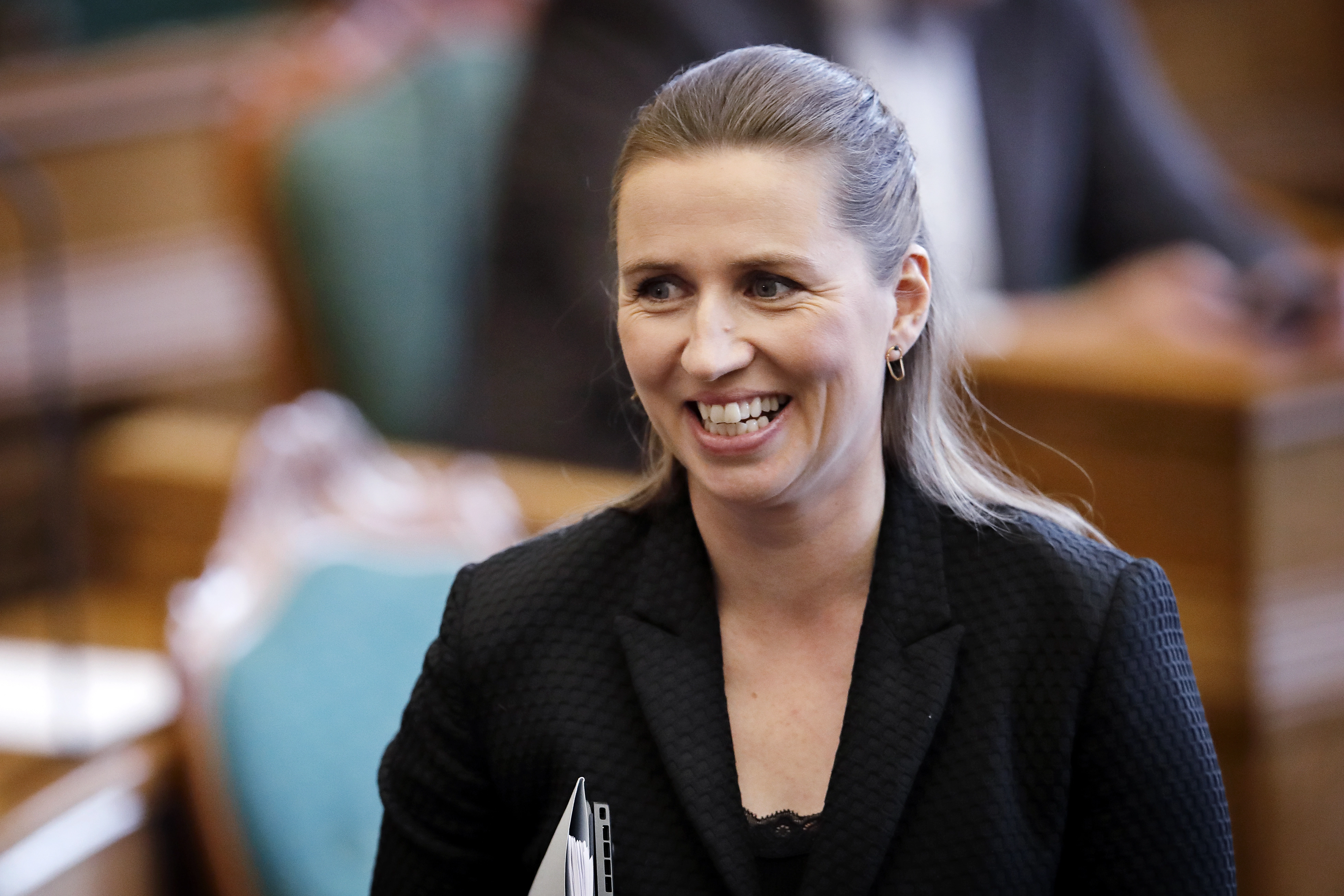 Mette Frederiksen vrissede ad journalisterne: Loven må vige