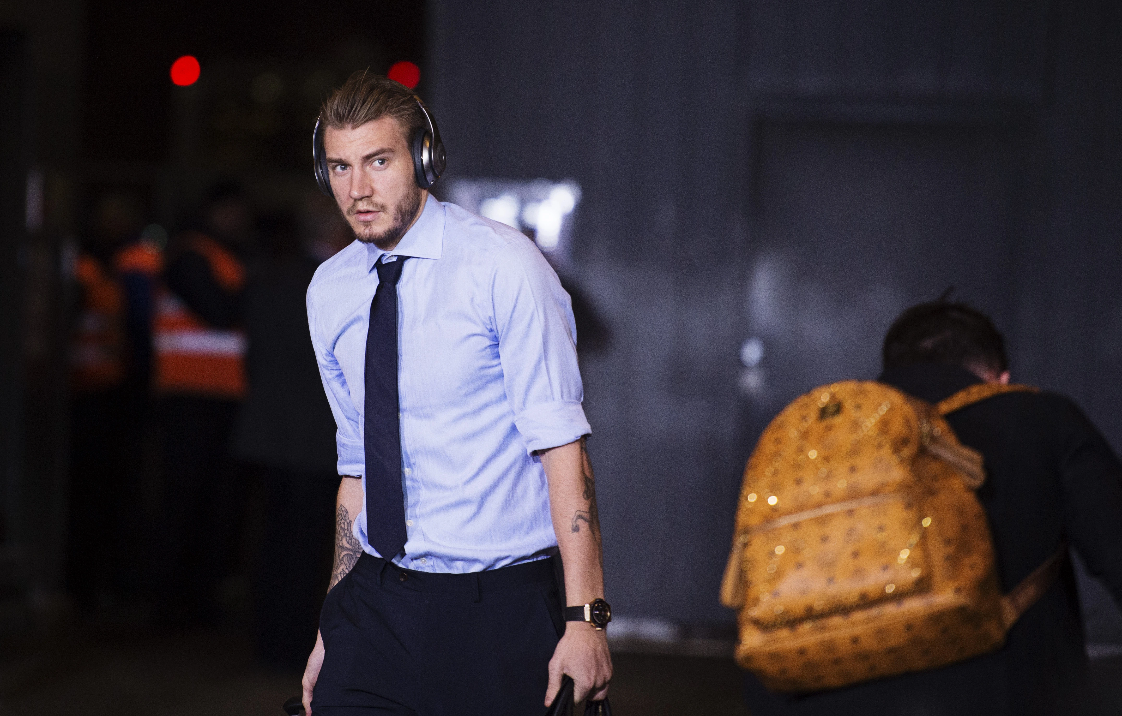 Nicklas Bendtner sur på Philine over hospitalsbesøg