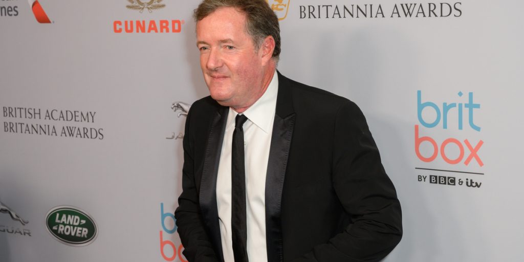 Piers Morgan lider stadig flere uger efter coronasmitte