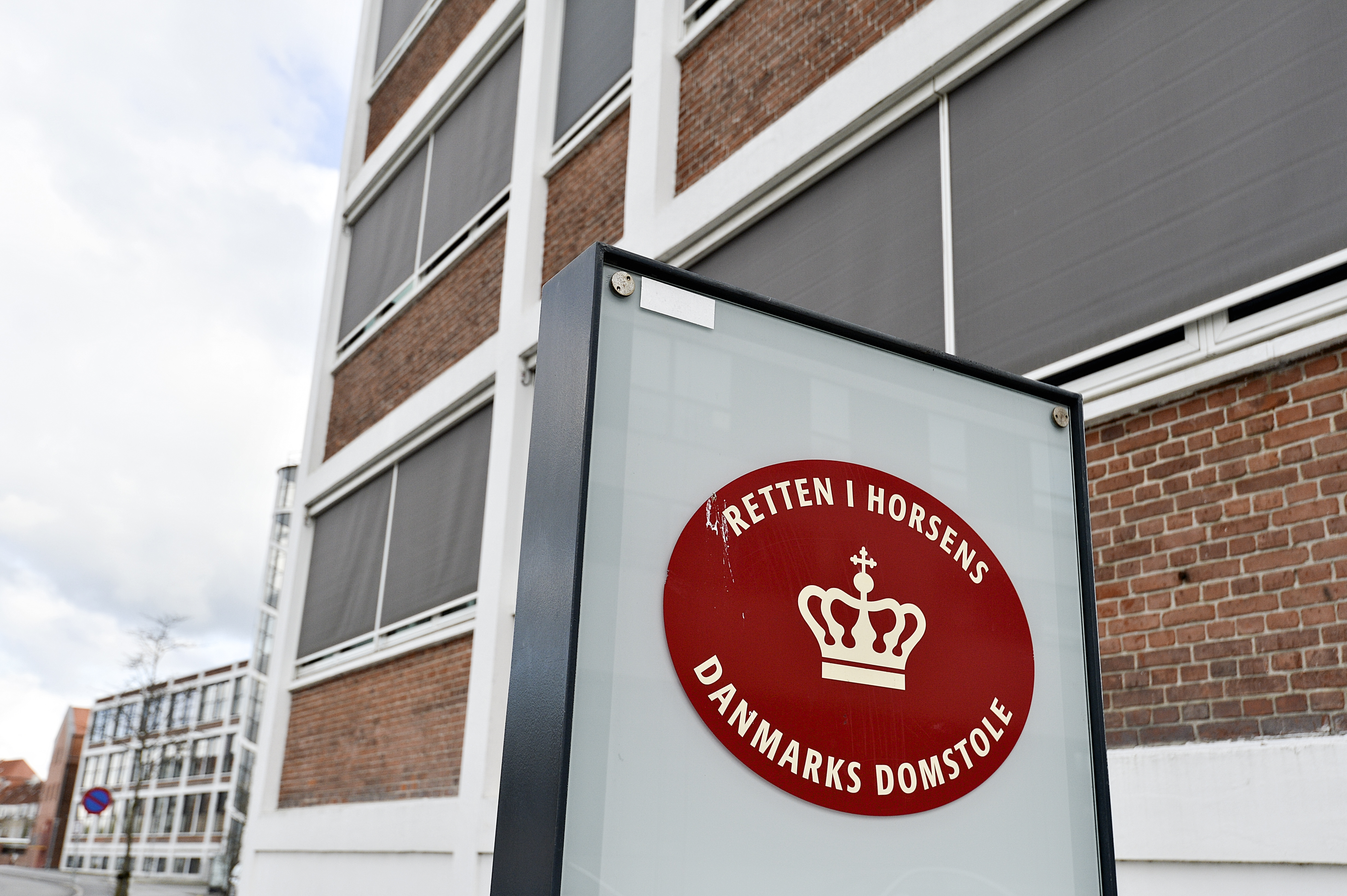 Far dømt for vold mod 8-årig datter: Løftede hende op fra jorden i håret på hendes fødselsdag