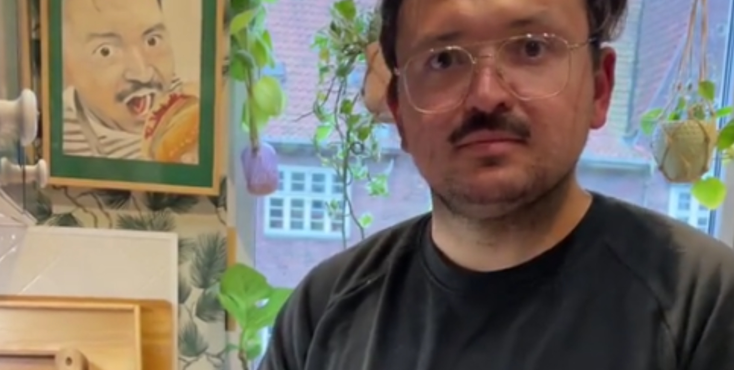 Hundredetusinde har set Umut Sakaryas geniale video på TikTok: “Aftensmad til 23 kroner”