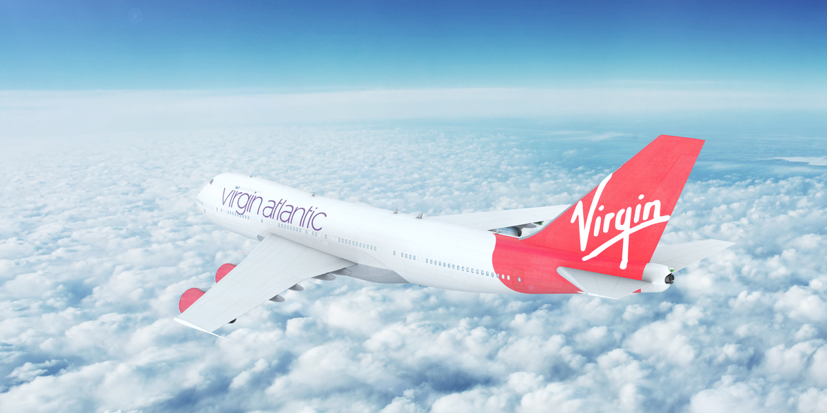 Fly måtte vende om: Opdagede, at den ene pilot stadig var ‘under oplæring’