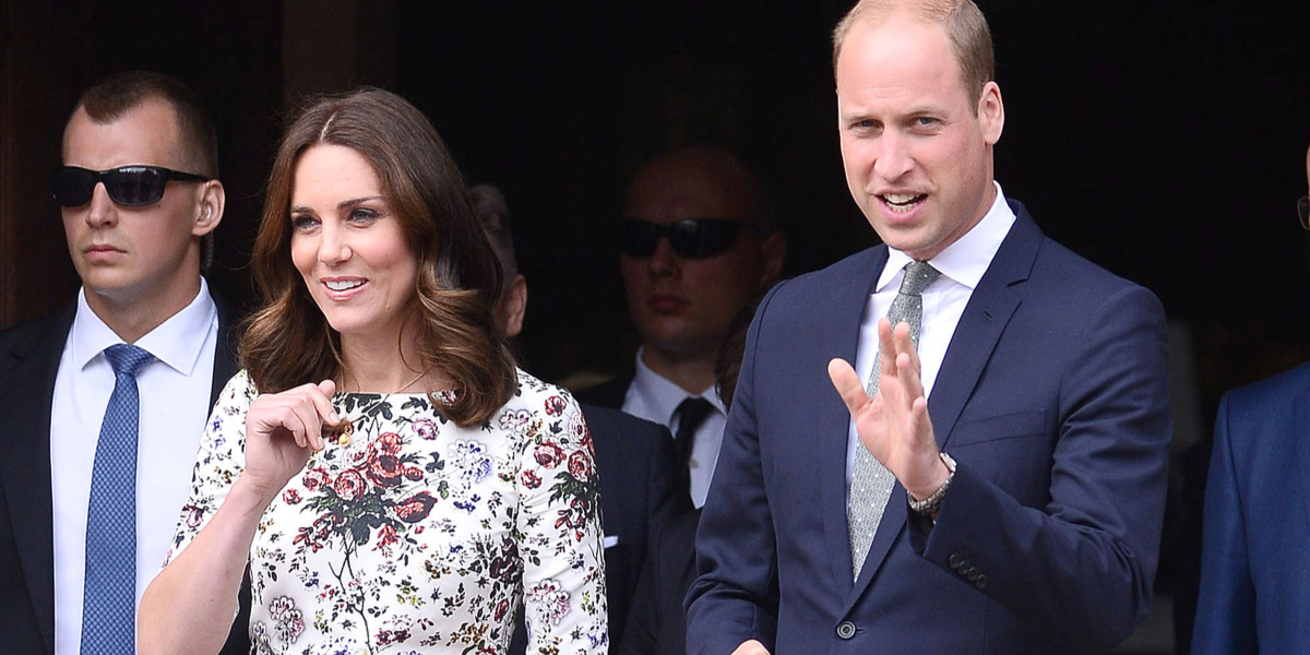 William og Kate blev mødt af vrede forsamlinger: “Sig undskyld!”