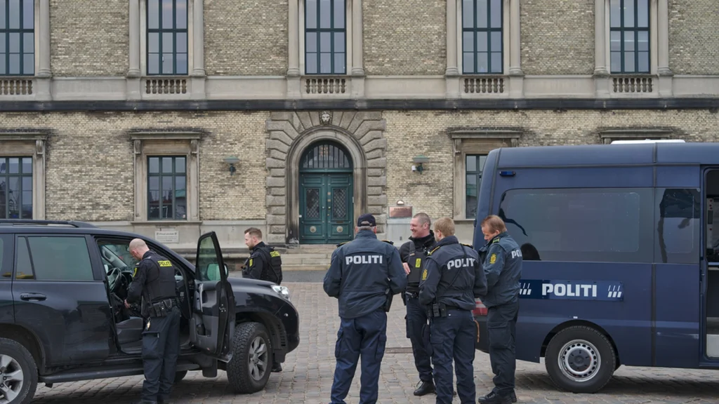 Politiet får nye våben for første gang i 38 år: Her viser de det frem