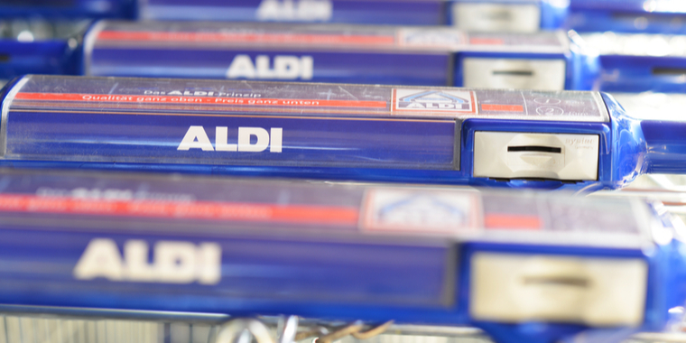 66-årig kvinde satte den i indkøbsvognen under tur i Aldi: Pludselig var den væk