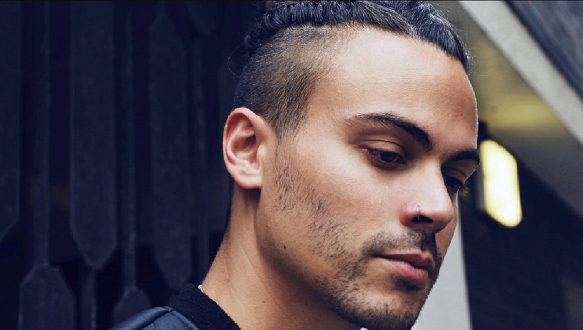 Den danske musikstjerne Alex Vargas smider ALT: Overlader intet til fantasien