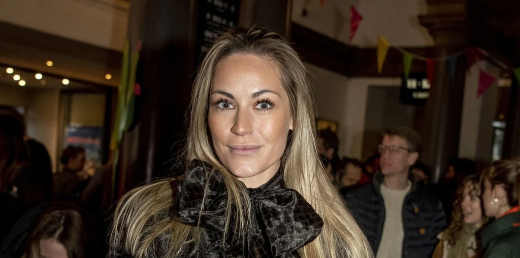 Nyt om Amalie Szigethys brud med Mikkel Skelskov: Nu reagerer Amalies mor