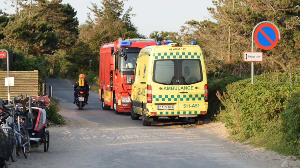 Beredskabet måtte rykke ud: Tung mand sad fast på stranden