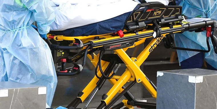 Hospitalsbesøgende mister livet i chokerende ulykke: Blev kørt ned af en ambulance