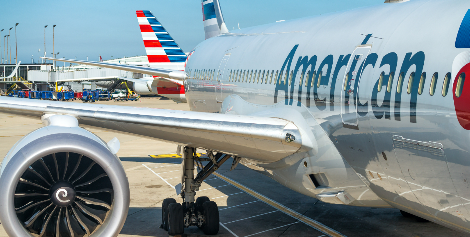 Lufthavnsansat afgået ved døden: Blev suget ind i flymotor