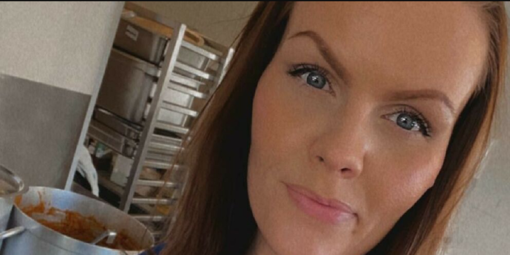 Anette tog på ferie med hendes mand og børn: Da de træder ind på værelset, får de et kæmpe chok