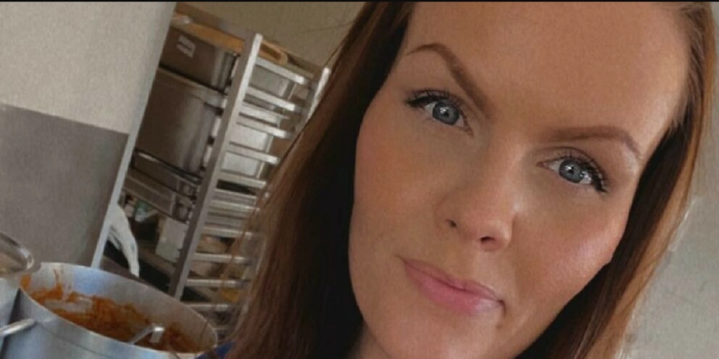 Anette tog på ferie med hendes mand og børn: Da de træder ind på værelset, får de et kæmpe chok