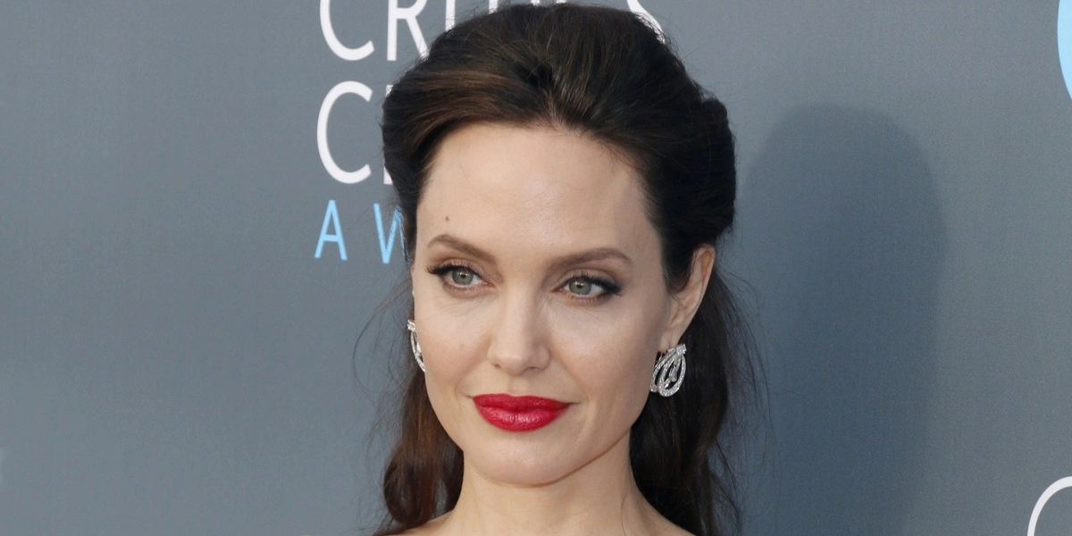 Angelina Jolie stopper