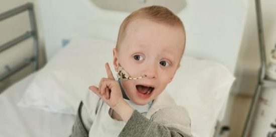 4-årig vinder over coronavirus, mens han samtidig kæmper mod kræft med opslidende kemoterapi