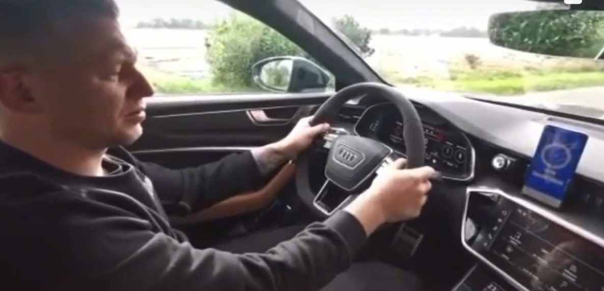 Afliver sin splinternye Audi på 7 sekunder