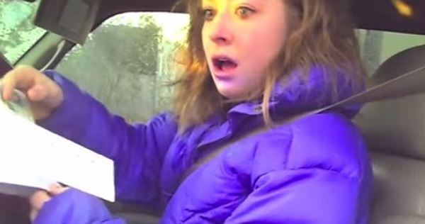 17-årig pige blev stoppet af politiet: Græd af glæde da hun fik sin bøde