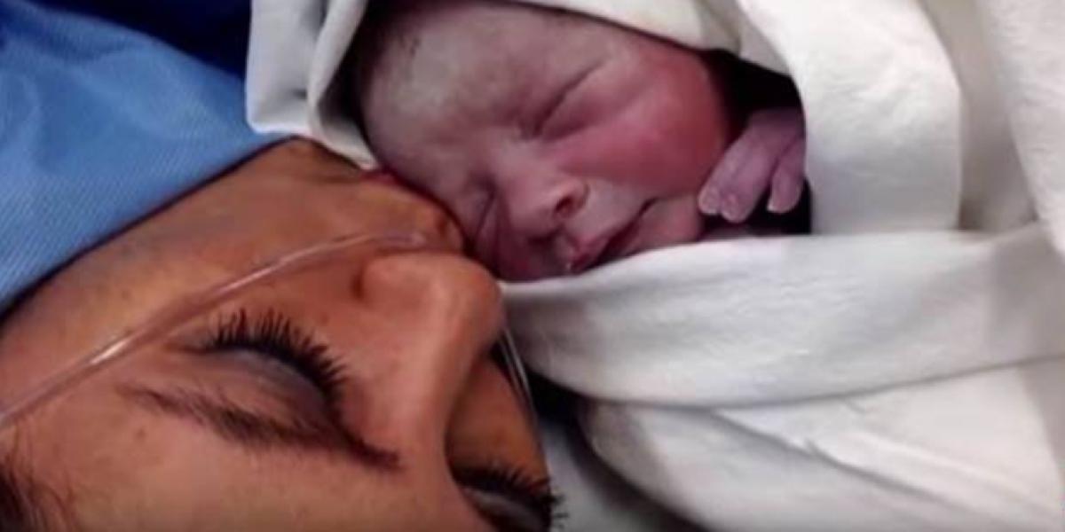 Moderen kom hjem med sin nyfødte baby: Kort tid efter fik hun sit livs chok