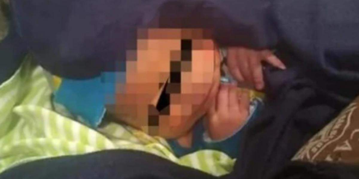 Nyfødt baby efterladt på gaden med hjerteskærende besked