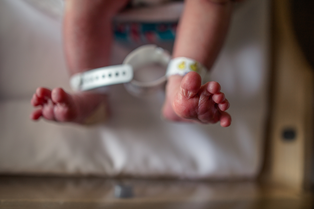 Mor deler chokerende billeder af spædbarn: Lad være med at kysse din baby