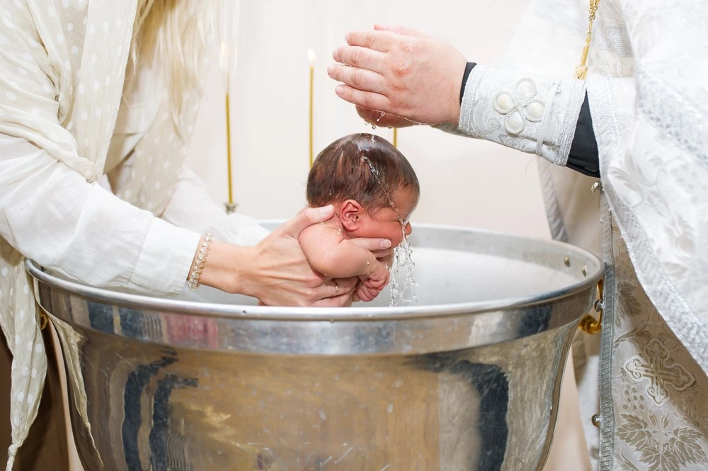 6 uger gammel baby dør under dåben