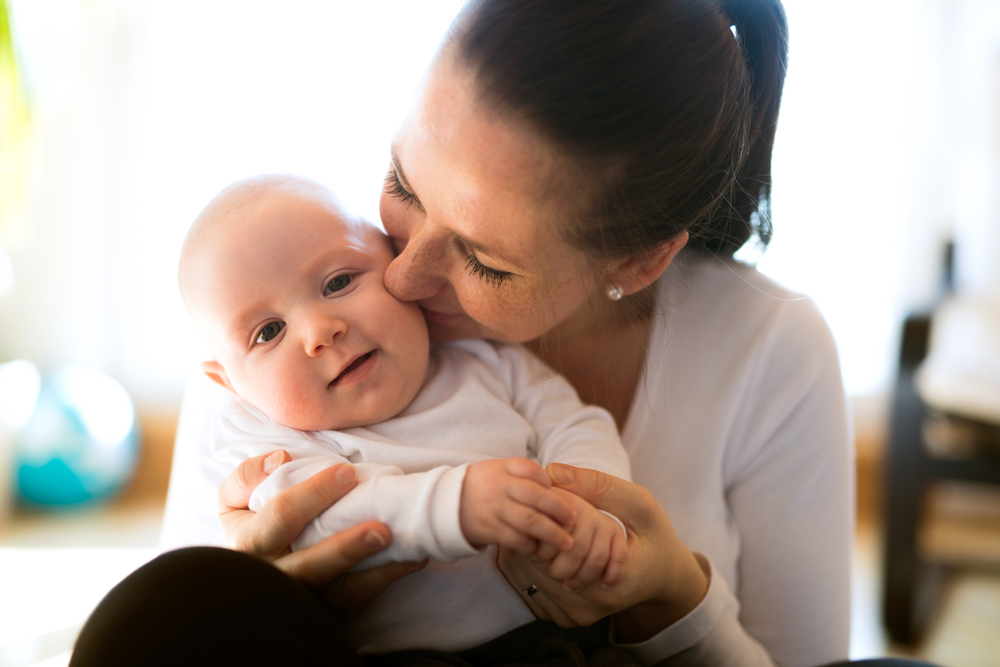 Forskere afslører: Derfor bliver du glad, når du lugter til en baby