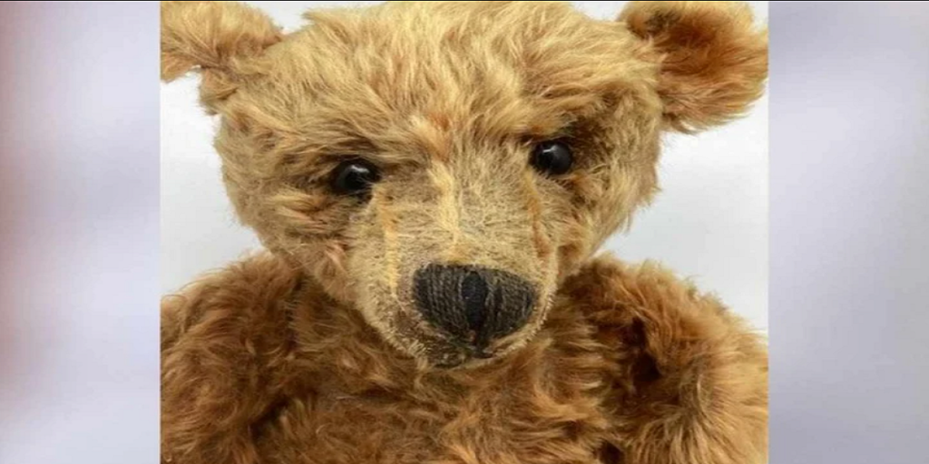 Jeanette køber to bamser for over 1.000 kroner på loppemarked: Når du hører værdien, får du et chok